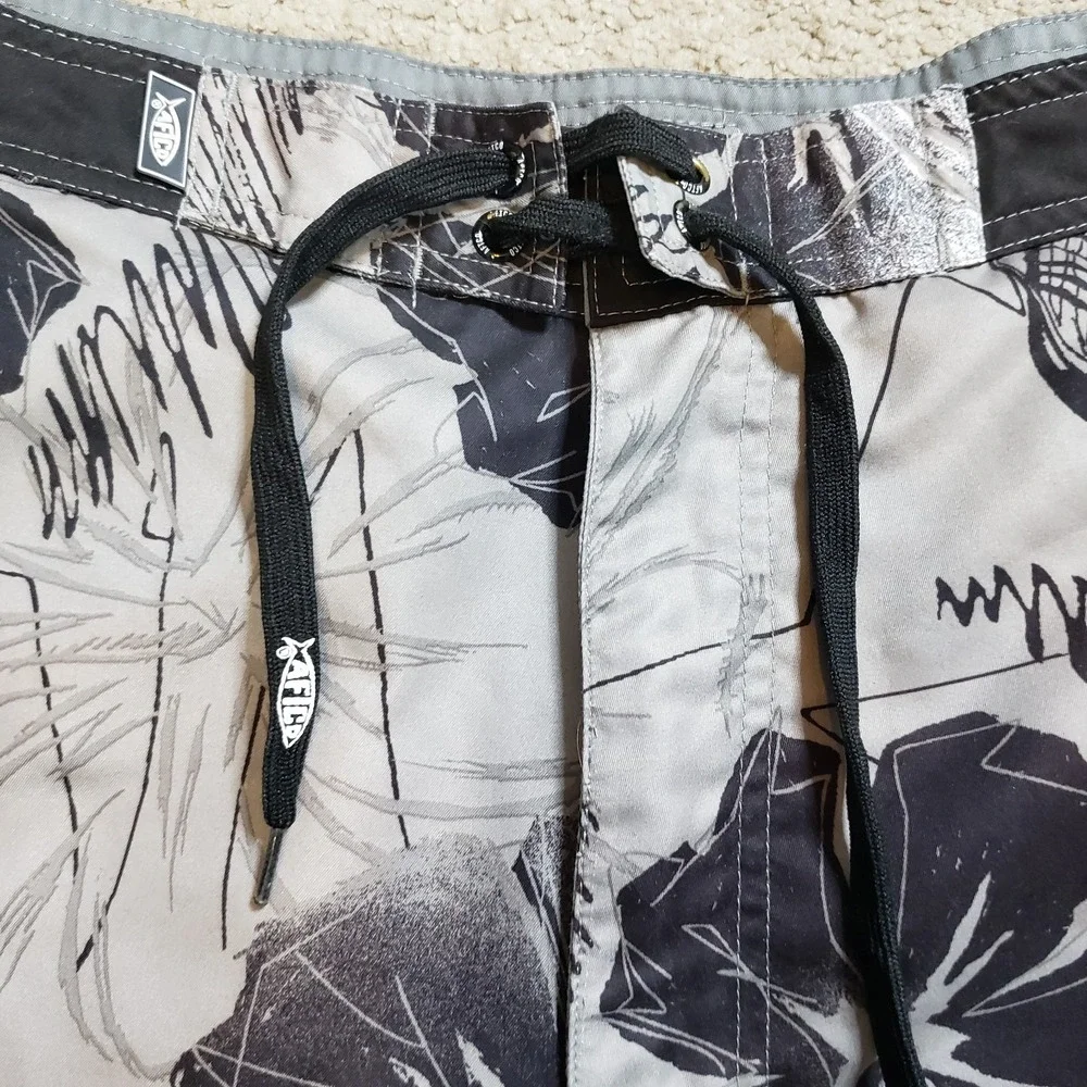 AFTCO Bluewater Shorts Mens 30 Black‎ White Hawaiian Floral Hibiscus Pockets